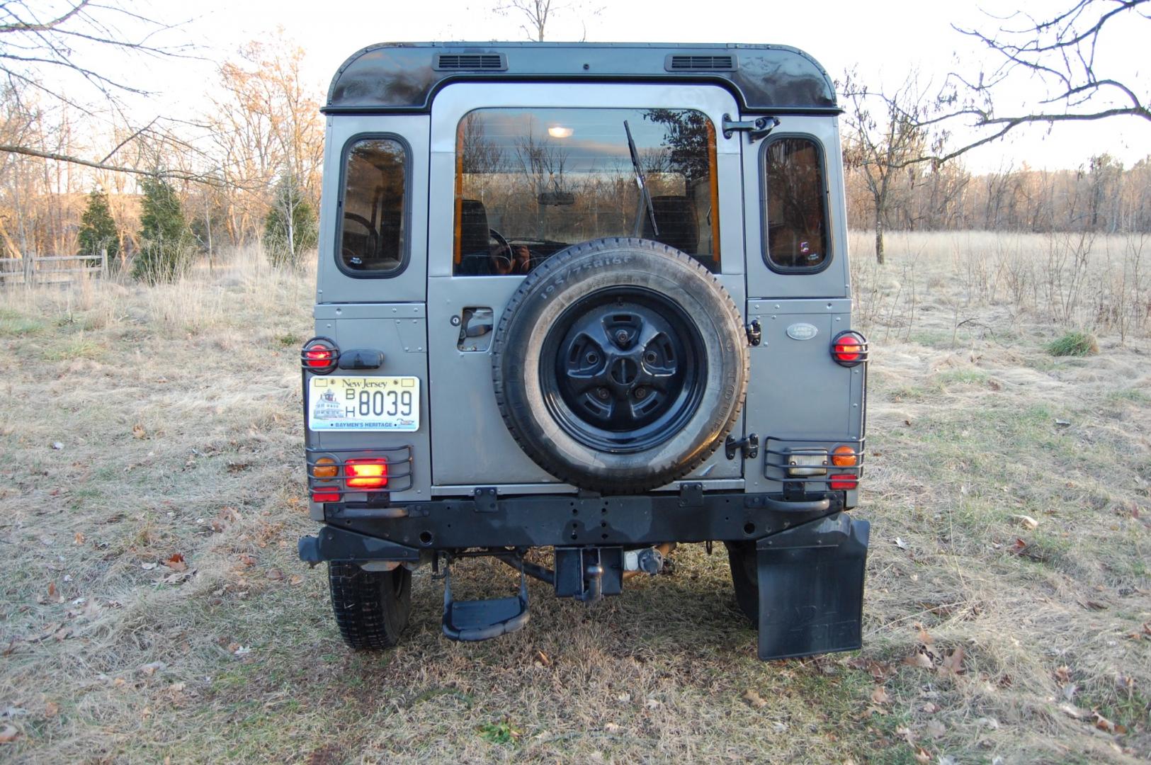 1990 Gray /Black Land Rover Defender (SALLDVAB8FA) with an Diesel engine, 5 speed manual transmission, located at 6528 Lower York Road, New Hope, PA, 18938, (215) 862-9555, 40.358707, -74.977882 - Here is a great running, great looking turn key 1990 Land Rover Defender.....Diesel engine, 5 speed manual transmission, roll up windows, black leather seats, steel wheels, 7.50R60 Silca Come 4x4 tires, fog lights, trailer hitch, Warn Zion 10-S power wynch. The engine has been rebuilt, body and i - Photo#7